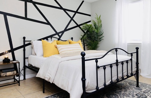 Orlando House | Comfort - Relaxation - Queen Beds - Snack Bars