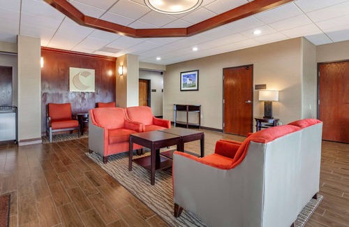 Escanaba Hotel | Comfort Suites Escanaba West
