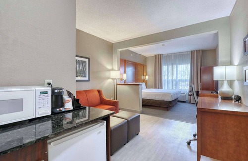 Madison Hotel | Comfort Suites Madison West - Middleton
