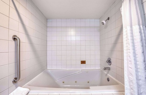 Madison Hotel | Comfort Suites Madison West - Middleton