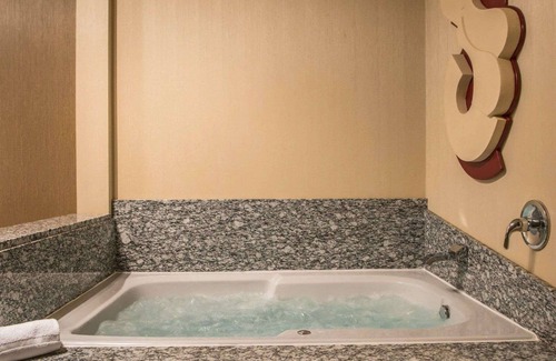 Monroeville Hotel | Comfort Suites Monroeville - Pittsburgh East
