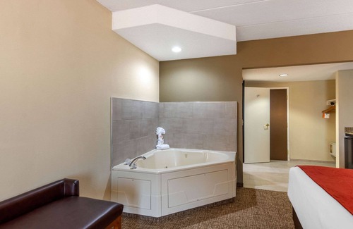 Colonial Heights Hotel | Comfort Suites South Park