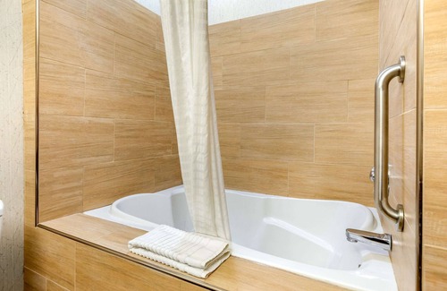 Southgate Hotel | Comfort Suites Southgate-Detroit