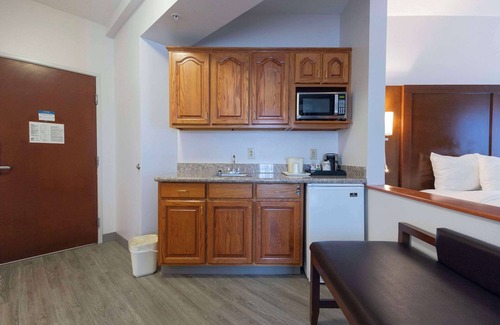 Springfield Hotel | Comfort Suites Springfield I-70