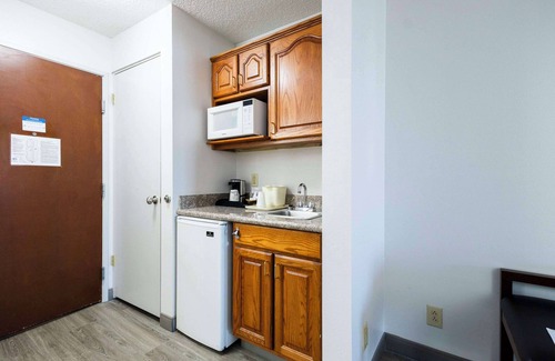 Springfield Hotel | Comfort Suites Springfield I-70