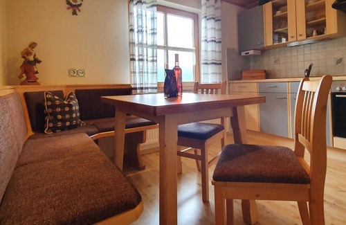 Arnbruck Apartment | Comfort vacation apartment (55 m²) for up to two people with sunbathing lawn and barbecue