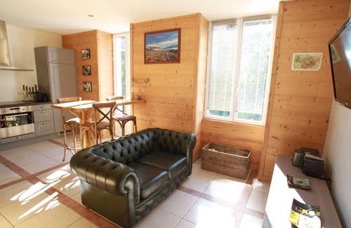 Saint-Pierre-d'Albigny House | Comfortable gite for couples