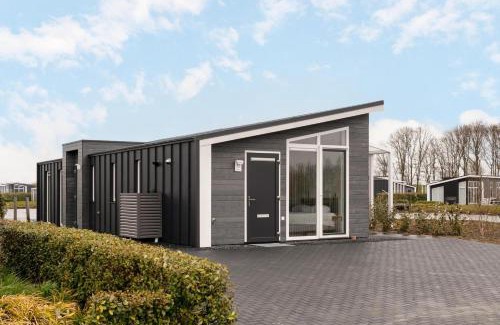 Wemeldinge House | Comfortabel en modern ingericht huis met uitzicht op het meer 12