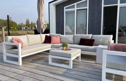 Wemeldinge House | Comfortabel en modern ingericht huis met uitzicht op het meer 12