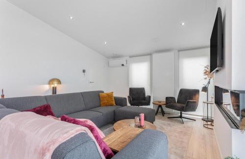 Wemeldinge House | Comfortabel en modern ingericht huis met uitzicht op het meer 12