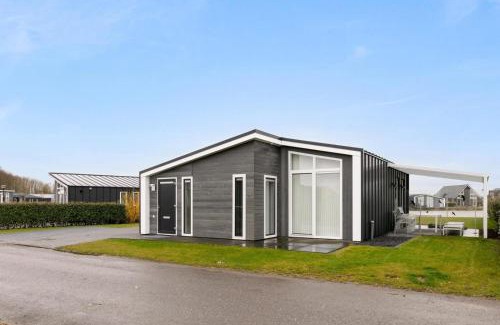 Wemeldinge House | Comfortabel en modern ingericht huis met uitzicht op het meer 56