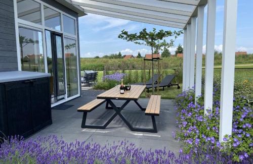 Wemeldinge House | Comfortabel en modern ingericht huis met uitzicht op het bos en uitzicht op het landschap 83