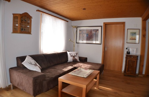 Schwanden bei Brienz Apartment | Comfortable vacation apartment, south-facing with sunny terrace and garden