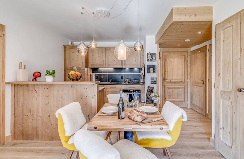 Champagny-en-Vanoise Apartment | Comfortable Apartment with Spa Access in Champagny-en-Vanoise