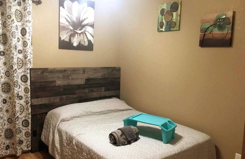 Corinth House | Comfortable 2-Bedroom Private Entry Suite - Pet Friendly!