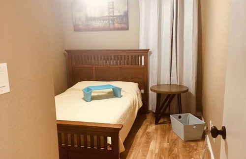 Corinth House | Comfortable 2-Bedroom Private Entry Suite - Pet Friendly!