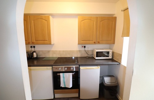 Bracknell Apartment | Comfortable 2 Bedrooms in Bracknell