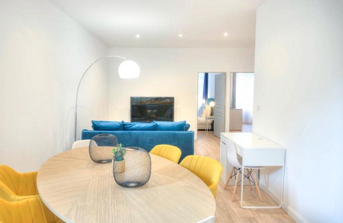 Toulon Apartment | Comfortable 2 bedroom with AC close to the station - Dodo et Tartine
