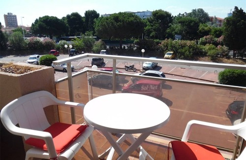 Le Port Apartment | Comfortable 2BR with balcony, private parking near beach