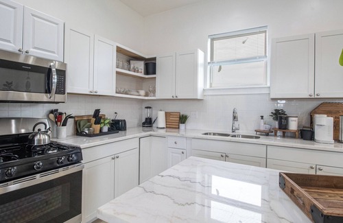 Central City Apartment | Comfortable 3-Bed Stay - Great for Groups Near NOLA