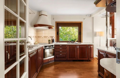 As Municipality House | Comfortable 3-bedroom house with many free parking, garage and great views.