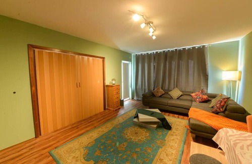 Region Hannover District Apartment | Comfortable 3 Room apartment, ideal for Messe fairnn