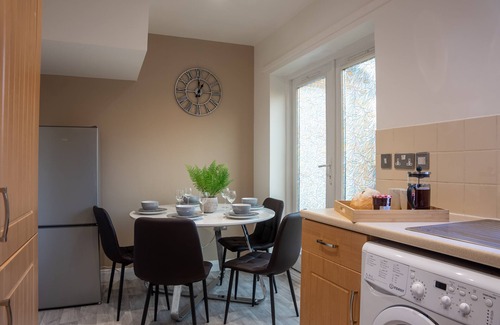 Milton Keynes House | Comfortable 4 Bedroom Home
