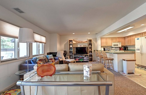 Bethany Beach Villa | Comfortable 4 bedroom Villa in Sea Colony Resort! Close to pools, tennis courts, beach, restaurants and shops!