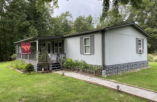 Toms Brook Cottage | Comfortable, 4-person cottage, within a 2000' hike to the Shenandoah River.