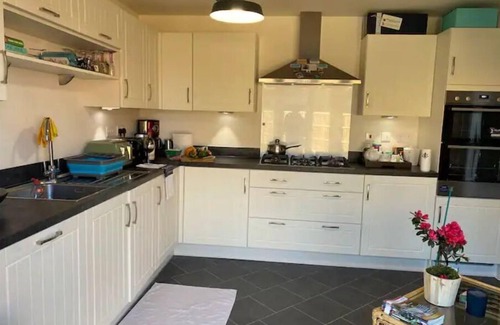 Grantham House | Comfortable 5-Guest Abode - in Quiet Village