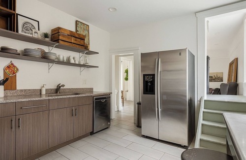 Detroit House | Comfortable 6BR Getaway WiFi A/C Pet-Friendly