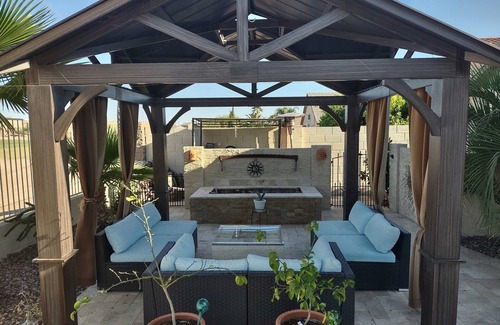 Maricopa House | Comfortable and beautiful golf course home with inviting/accessorized backyard.