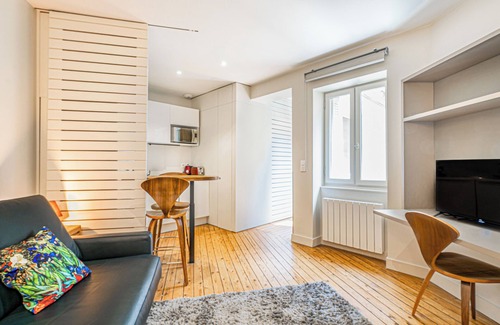 Hotel de Ville - Quinconces Apartment | Comfortable and clear studio in the heart of Bordeaux