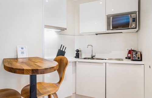 Hotel de Ville - Quinconces Apartment | Comfortable and clear studio in the heart of Bordeaux