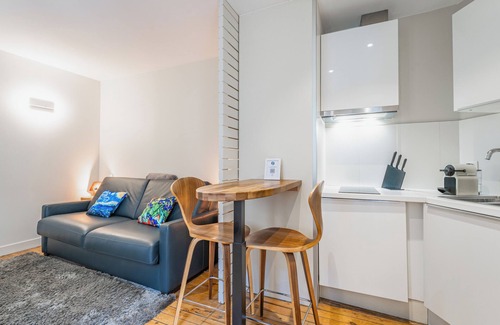 Hotel de Ville - Quinconces Apartment | Comfortable and clear studio in the heart of Bordeaux