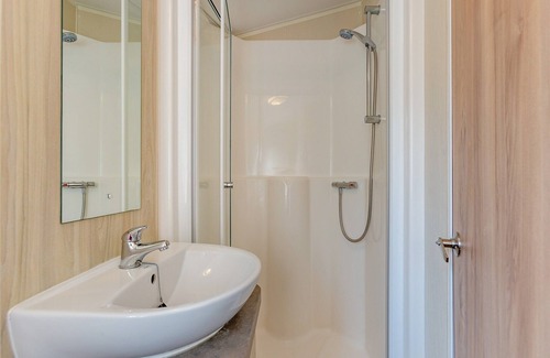 Bridport House | Comfortable and modern 12ft-wide caravan.