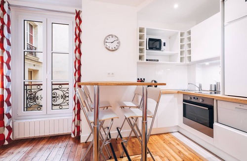 Chaillot Apartment | Comfortable and Quiet 1 BR Closed to the Eiffel Tower