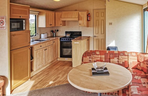 Perranporth House | Comfortable and spacious 12ft-wide caravan with one double and one twin.