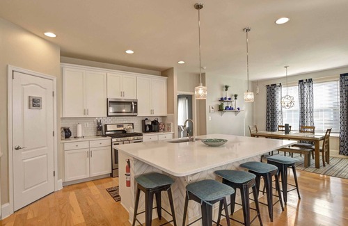 Millville House | Comfortable and Spacious 5 Bed 3 Bath House in Bishops Landing Community! Wifi Available, Pools, Fitness Center, Tennis, Beach Shuttle, Playground!