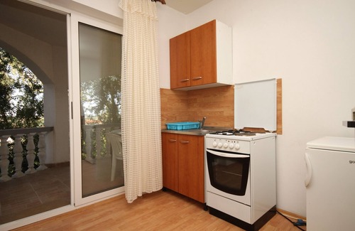 Povljana Apartment | Comfortable and spacious apartment with terrace and sea view Povljana, Pag (A-6299-a)