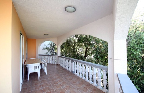 Povljana Apartment | Comfortable and spacious apartment with terrace and sea view Povljana, Pag (A-6299-a)