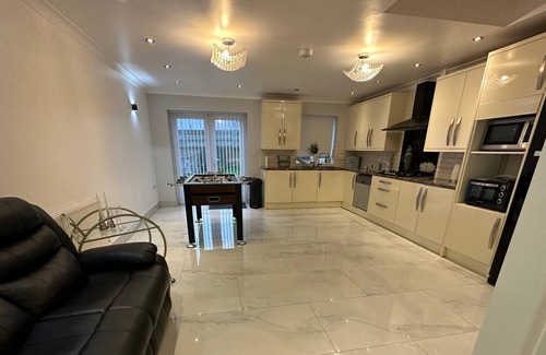 Luton House | Comfortable and Stylish 3BD House in Luton
