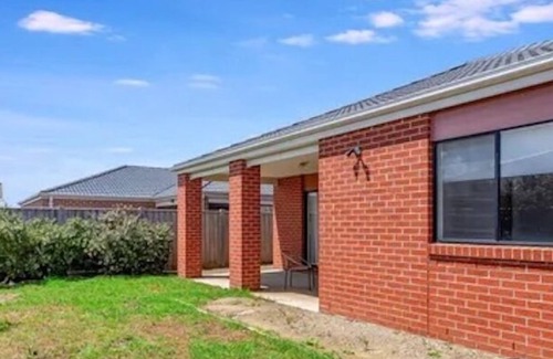 Beveridge House | Comfortable and tranquil space for holiday stay-over. Private Room with Ensuite!