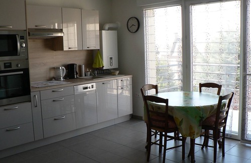 Dives-sur-Mer Apartment | Comfortable apartment with wifi, TV, Balcony, parking, 2 bedrooms, 1 bathroom, 4 people, 57m2