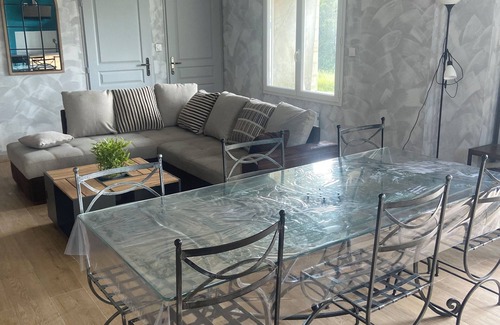 Saint-Aigulin Apartment | Comfortable apartment