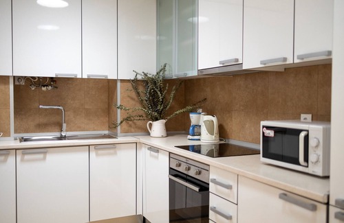 Se Apartment | Comfortable apartment with river view and AC, fully equipped, very close to the center of Lisbon in the traditional Alfama district.