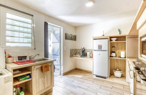 La Possession House | Comfortable apartment with terrace and direct pool access