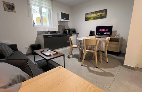 Pierrelatte Apartment | Comfortable apartment, T2, 40m², renovated ground floor, city center