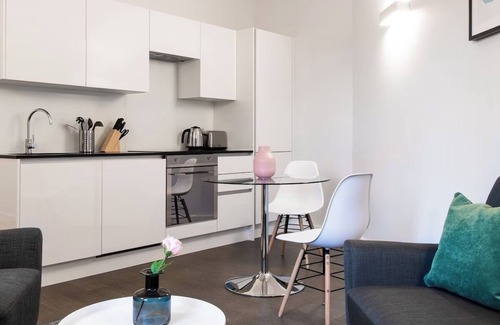 St Albans Apartment | Comfortable Apartment | Washer/Dryer & Contemporary Design – Ideal for Long Stay