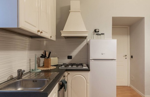 Aventine Apartment | Comfortable apartment located on the ground floor of a building. Shared entrance with another apartment under our management.In 40 m2 of space it comfortably accommodates 2 people with a double bedroom.The property is located in an area well connected by